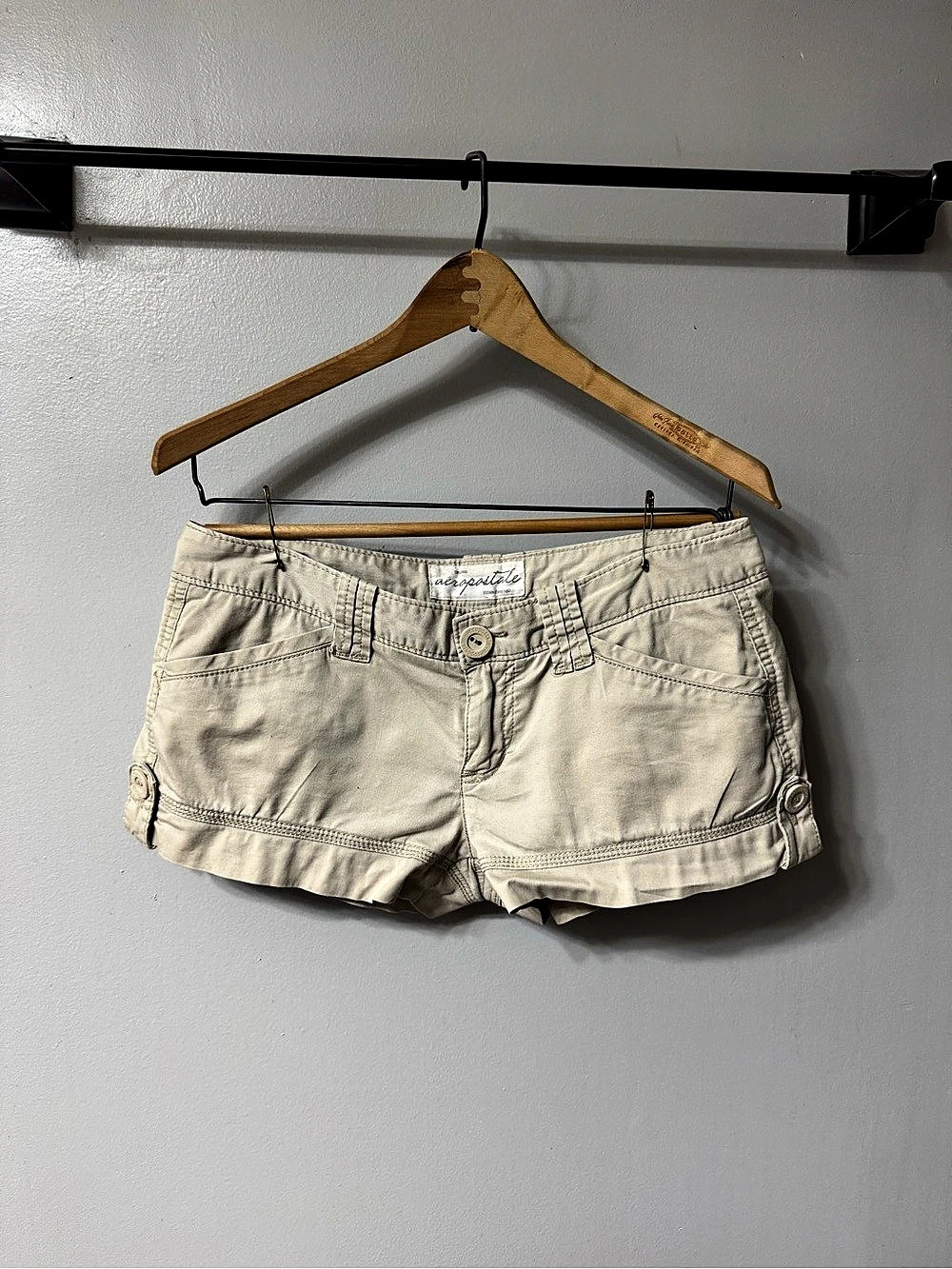 AEROPOSTALE KHAKI SHORTS SIZE SMALL